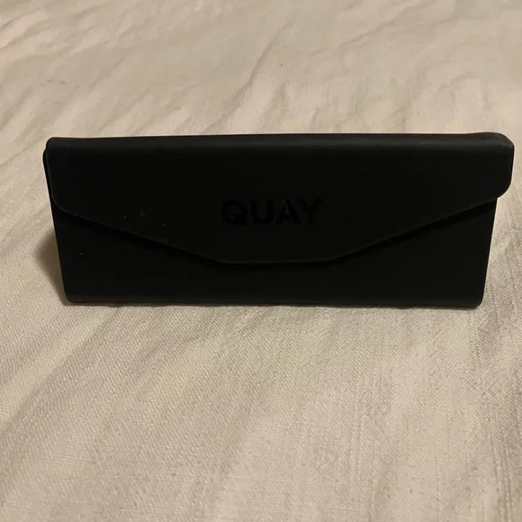 Quay Hyped Up Sunglasses - Picture 5 of 6